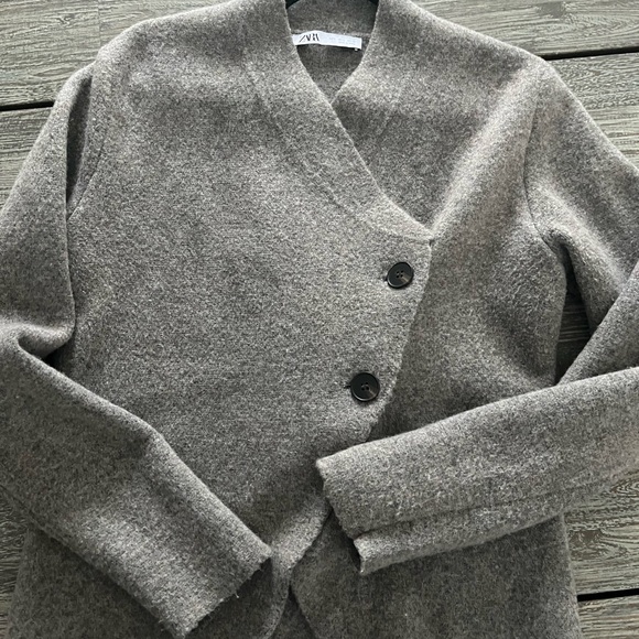 Zara Other - Zara 2-piece skirt and cardigan, beige/grey, Size L.